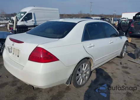 2006 Honda Accord 2.4 Ex z USA, uszkodzony, nr VIN 1HGCM56866A156821